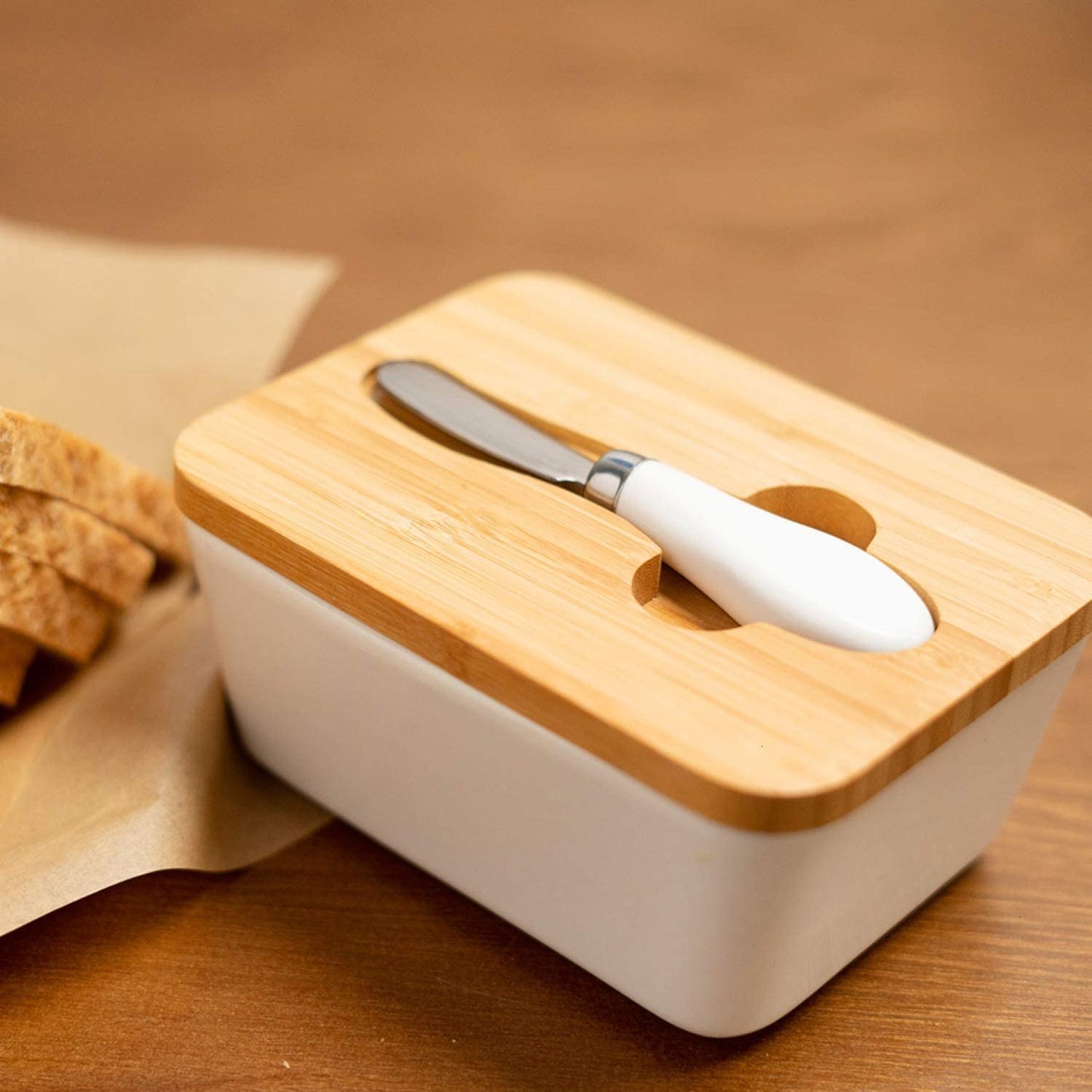 Ceramic Butter Dish with Lid – 650 ML Airtight Butter Container with Bamboo Lid & Butter Knife, Porcelain Farmhouse Style for Countertop Use