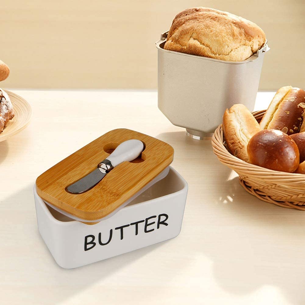 Ceramic Butter Dish with Lid – 650 ML Airtight Butter Container with Bamboo Lid & Butter Knife, Porcelain Farmhouse Style for Countertop Use