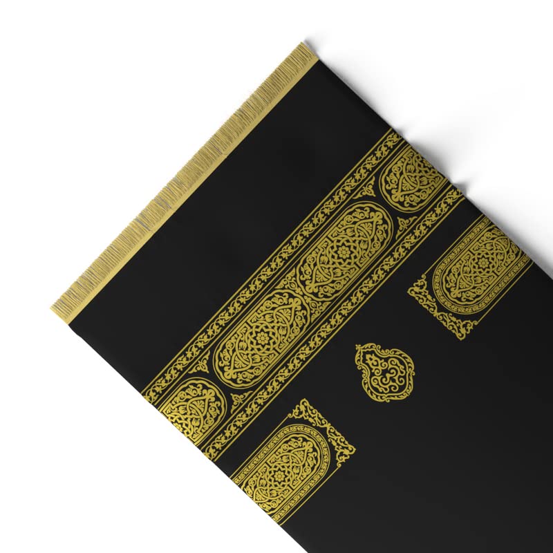 سجادة صلاة مخملية مبطنة باللونين الذهبي والأسود، 68×117 سم، سجادة فاخرة بتصميم أنيق مستوحى من مكة المكرمة وبطانة ناعمة لراحة استثنائية أثناء الصلاة اليومية