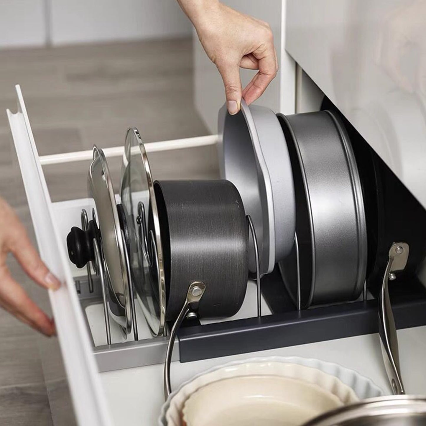 SWRCEYJH Pot Lid Holder ABS Lid Holder Expandable Pans Organiser Pot Lid Storage Drawers Pan Holder with 7 Adjustable Compartments for Lids Pans Kitchen Organiser