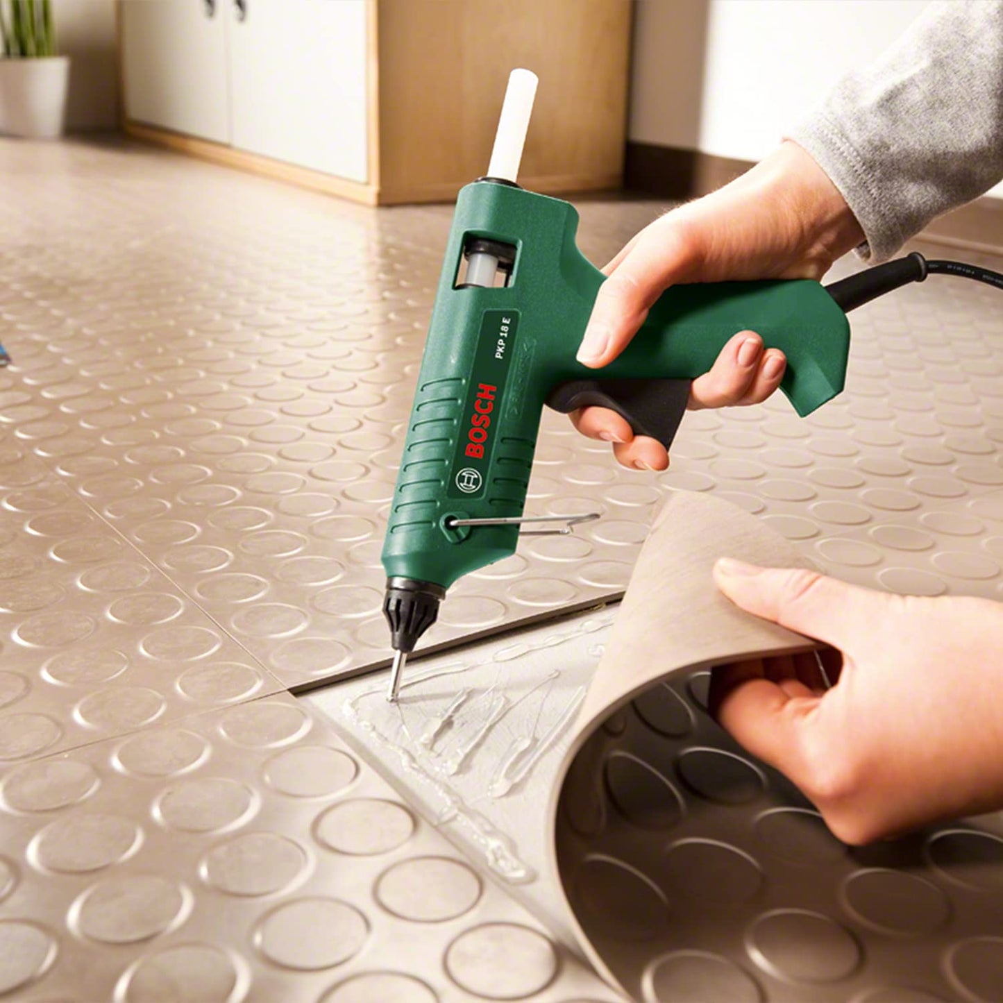 Bosch Home and Garden Glue Gun PKP 18 E (1 x Extra-Length Nozzle, Glue Stick, 240 V)