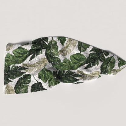 Richy Leaf Beach Towel, a Soft and Absorbent Towel for Adults and Kids, 70x140 cm, Green & White, a Quick-Drying and Sand-Resistant Towel for the Beach, Pool, Travel, or Yoga