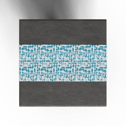 مفرش طاولة مخملي من إيزي باللونين الفيروزي والأزرق، قطعة مركزية مزخرفة من القطيفة مقاس 35×140 سم بتصميم عصري أنيق ومنعش، يوفر ملمسًا ناعمًا مع جمالية ساحلية واضحة.