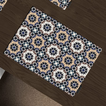 طقم مفارش طعام كاي مكون من 7 قطع، مع 6 مفارش طعام قماشية متعددة الألوان (45 × 30 سم) وغطاء طاولة واحد (35 × 140 سم)، بتصميم إسلامي فني فريد من نوعه لرفع مستوى تجربة تناول الطعام الخاصة بك