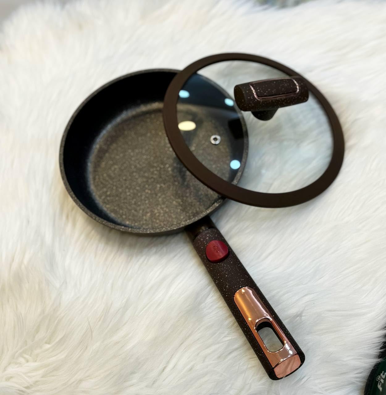 Granite Frying Pan with Glass Lid, Silicone Edges, Movable Handle, Non-Stick Coating, Durable Design, Ideal for Healthy Cooking, Heat Resistant, Easy Cleaning