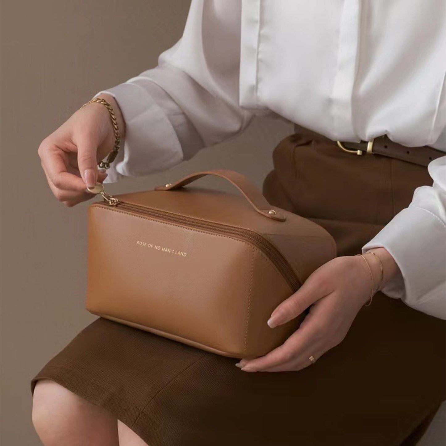 xinrongda Large-Capacity Travel Cosmetic Bag for Women, Multifunction Makeup Bags, Portable Cosmetic Bag with Handle and Gold Zipper, Brown, Fashion