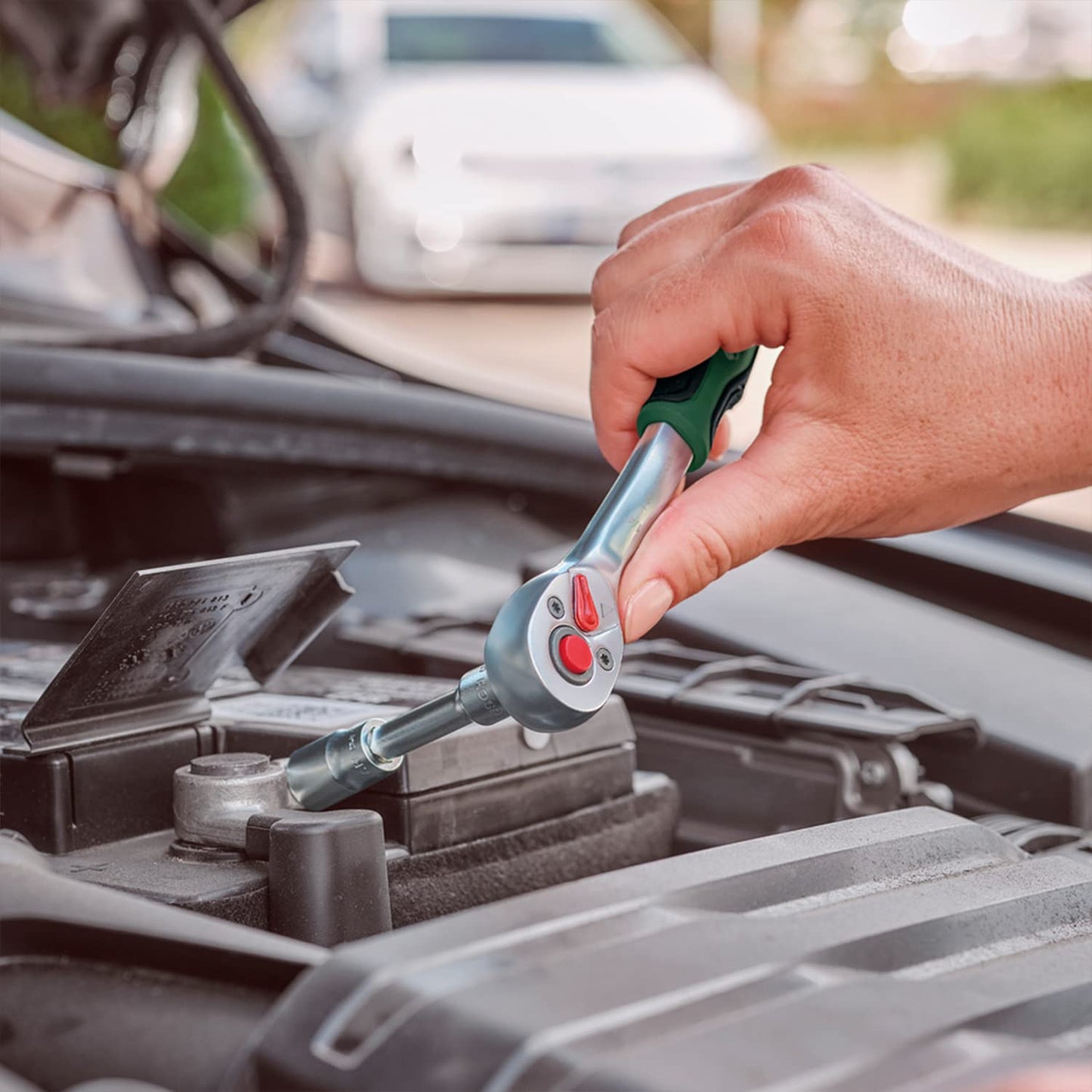 Bosch 14-Piece Ratchet / ¼ Inch Socket Set; and Versatile Socket Set for Numerous DIY Tasks; Ergonomic Handle with Soft Grip; Magnetic Bit Holder