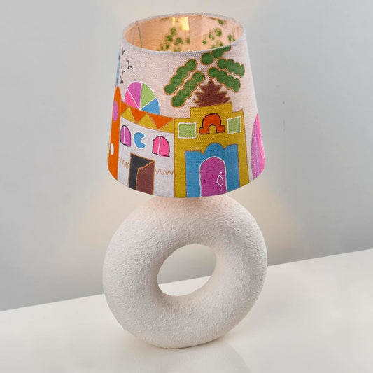 نجة شوب دارنا أباجورة مودرن بقاعدة دونات و شابوه ريفي مرسوم يدويًا (هاند ميد) Darna modern lampshade from nagafa shop G-DW-RS-1