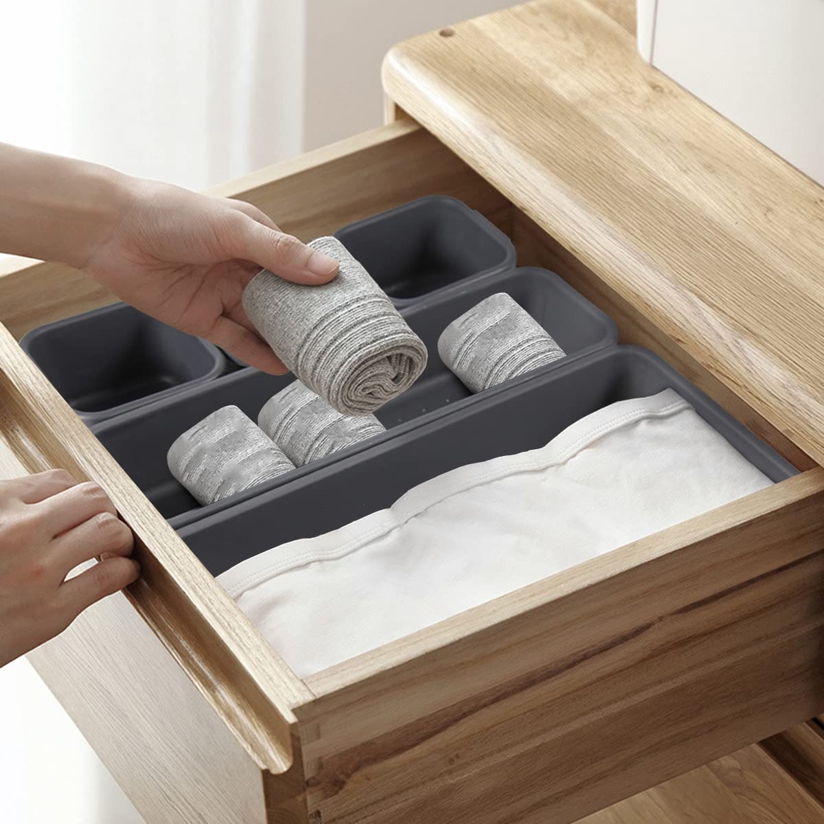 16 x Kitchen Drawer Storage Organiser for Office Drawer Plastic Room with 40 x Non-Slip Silicone Balls, Bath Trays for Makeup, Kitchen (Black)