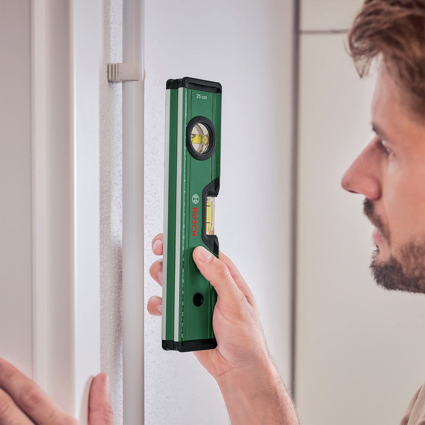 Bosch Spirit Level 25 cm (Precise Alignment with 2X Fluorescent Bubbles for Horiziontal and Vertical Reading; Metric Scale; Highly Accurate; Aluminum Body, Softgrip Bumpers; V-Groove)