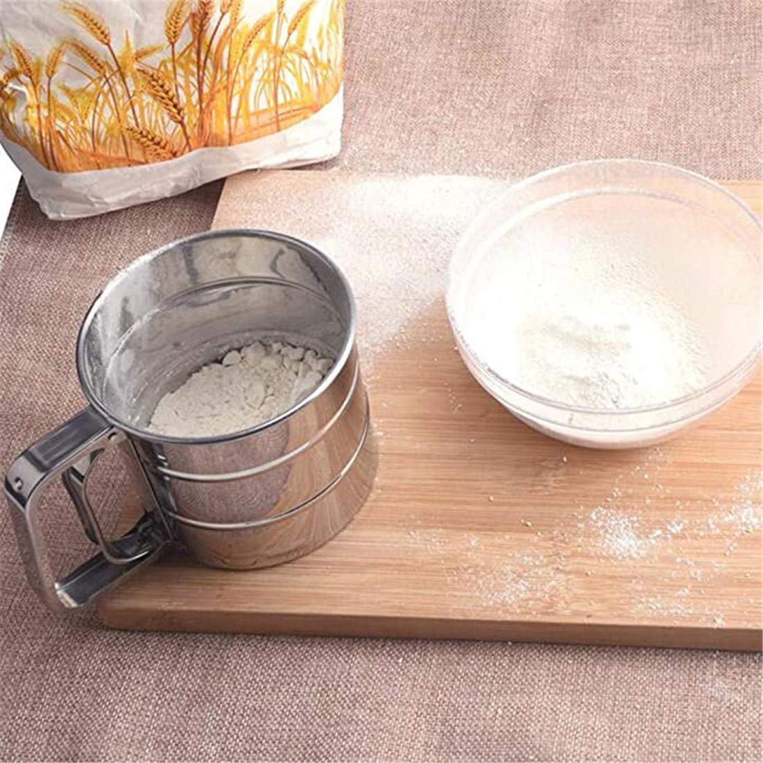 YUNNUO Stainless Steel Flour Sieve, Manual Hand Sieve, Fine Mesh Sieve, Sifting Flour and Icing Sugar with Handle Flour Shaker - Flour Sifter Hand Held - Bake & Decorate Cakes, Pies(Silver)