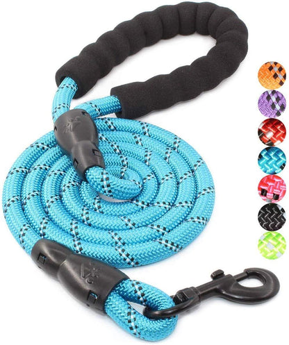 Strong dog leash with comfortable padded handle and highly reflective threads - 1.25m